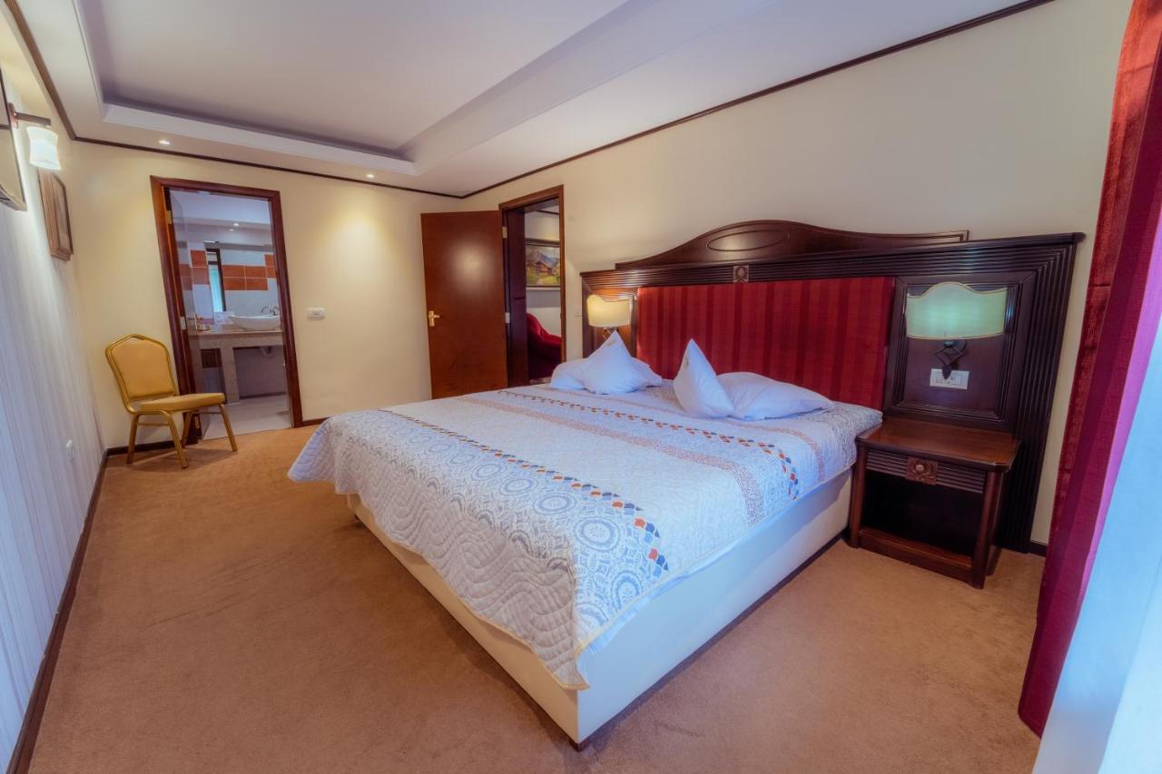 Hotel Perla สลานิก-มอลโดวา ภายนอก รูปภาพ