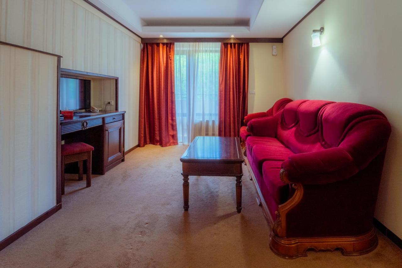 Hotel Perla สลานิก-มอลโดวา ภายนอก รูปภาพ