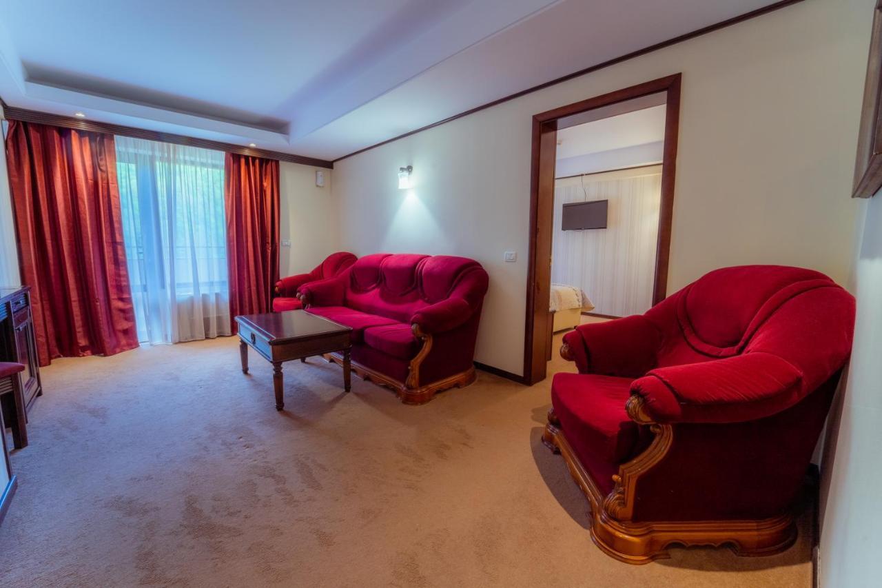 Hotel Perla สลานิก-มอลโดวา ภายนอก รูปภาพ