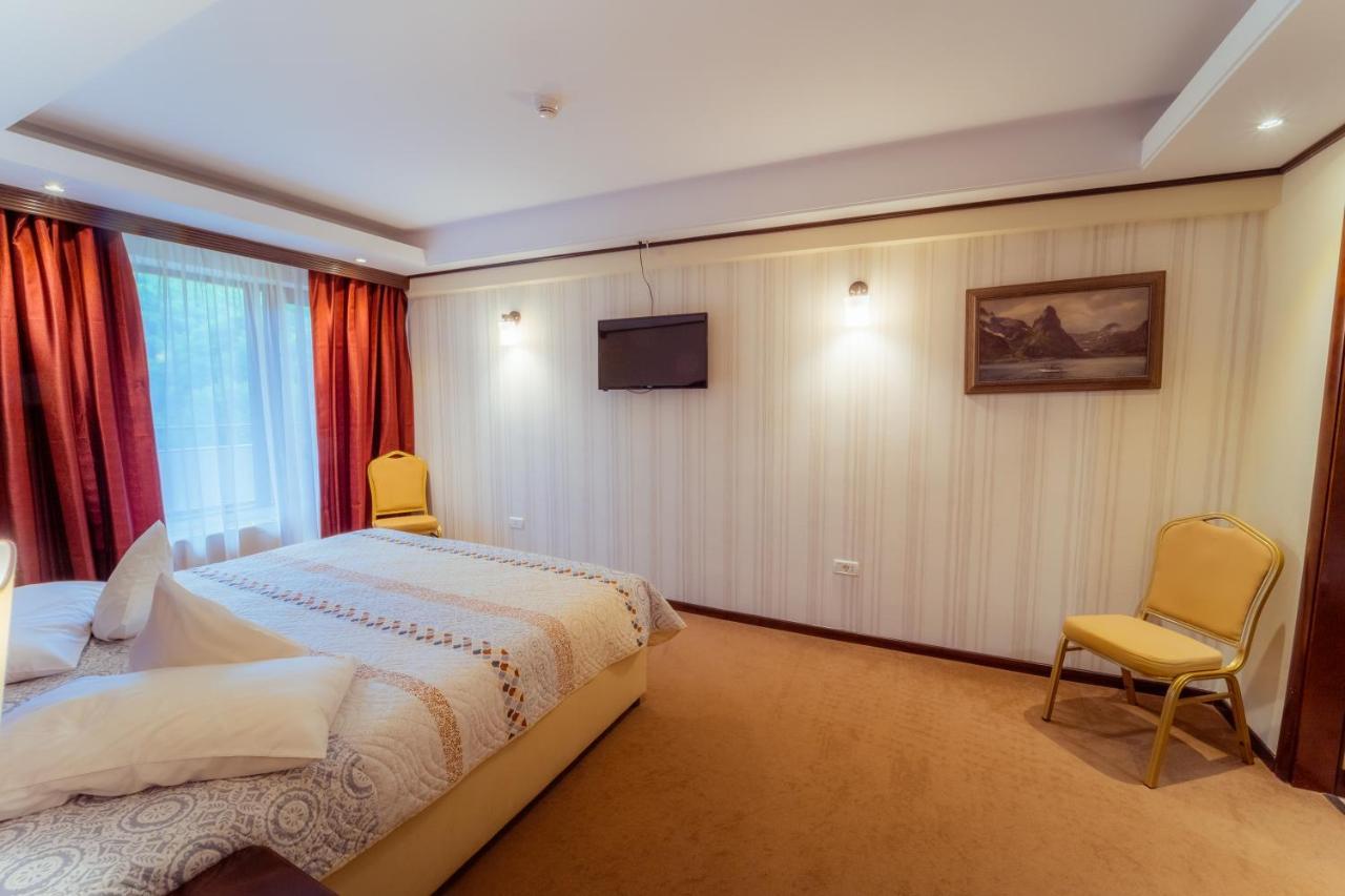 Hotel Perla สลานิก-มอลโดวา ภายนอก รูปภาพ