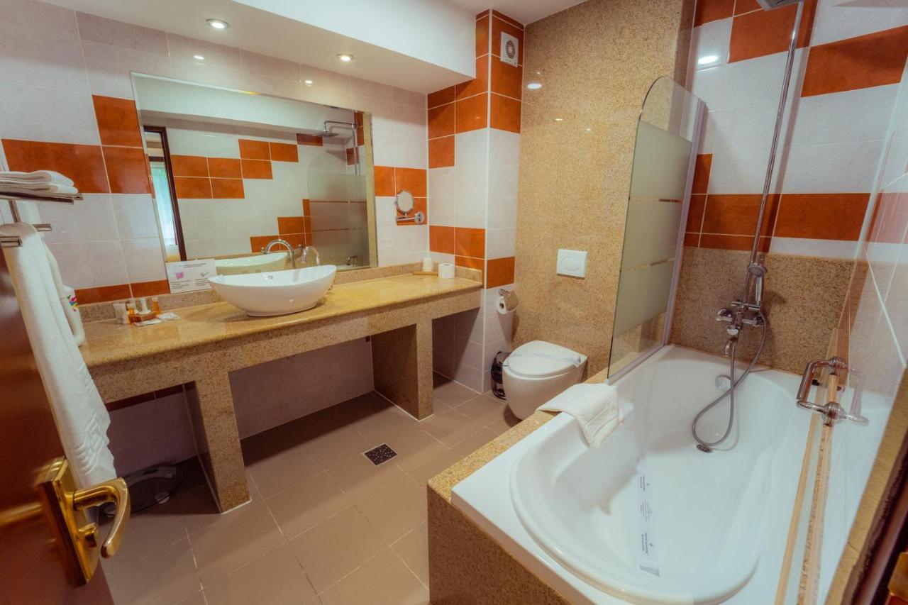 Hotel Perla สลานิก-มอลโดวา ภายนอก รูปภาพ