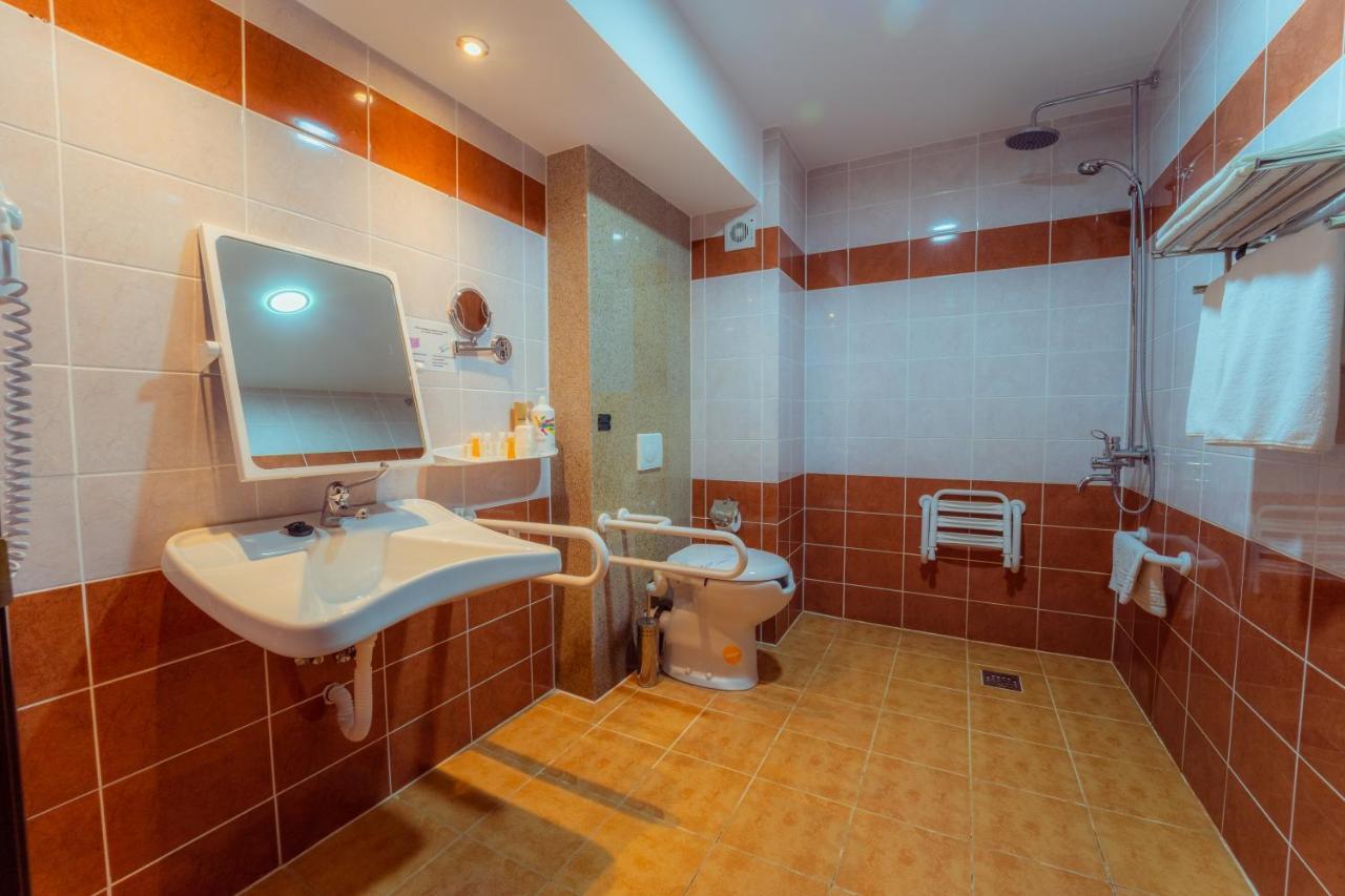 Hotel Perla สลานิก-มอลโดวา ภายนอก รูปภาพ