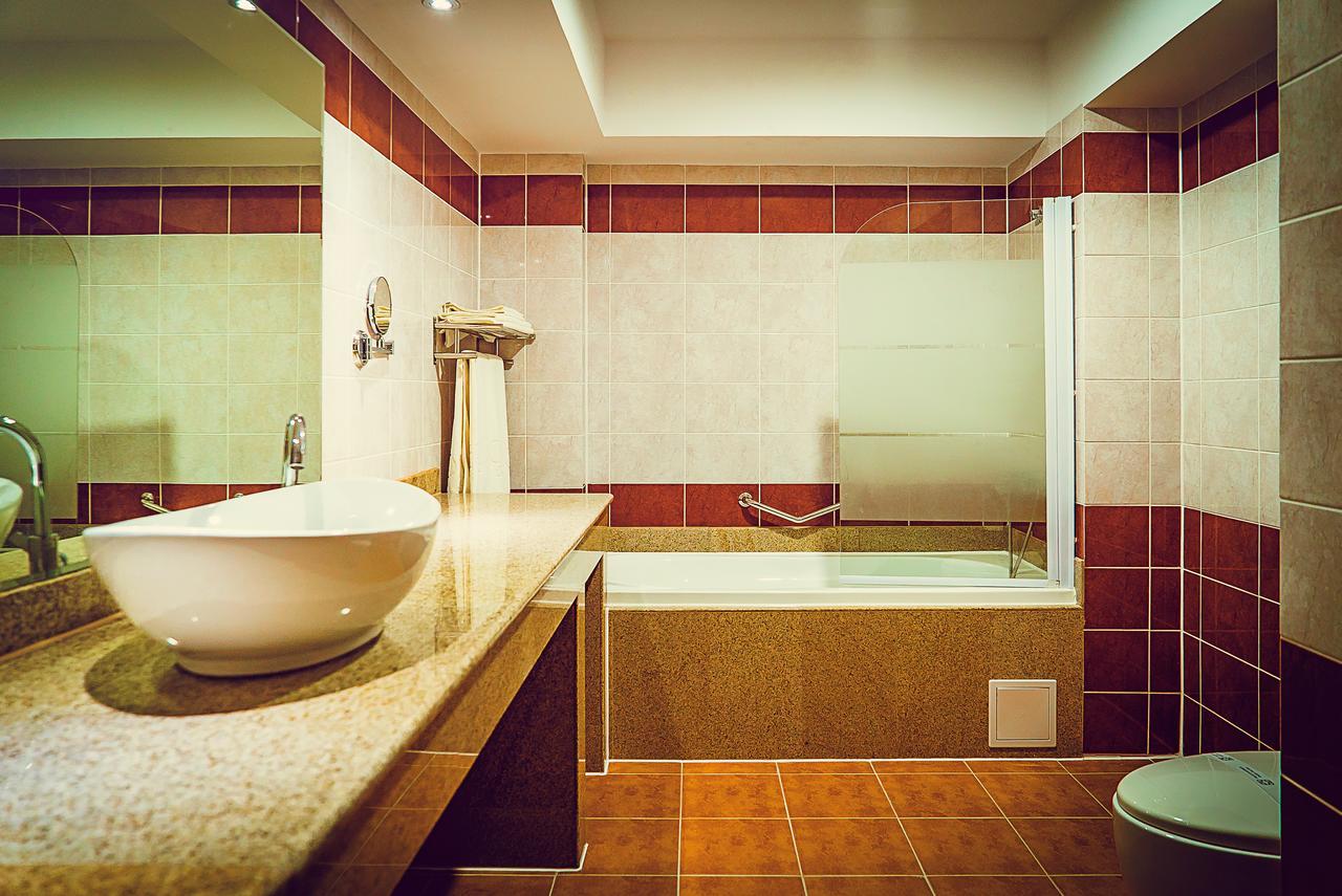 Hotel Perla สลานิก-มอลโดวา ภายนอก รูปภาพ