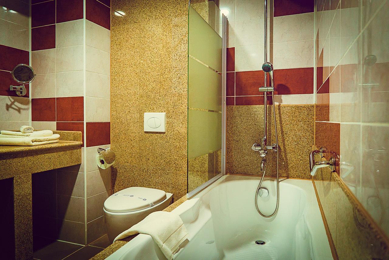 Hotel Perla สลานิก-มอลโดวา ภายนอก รูปภาพ