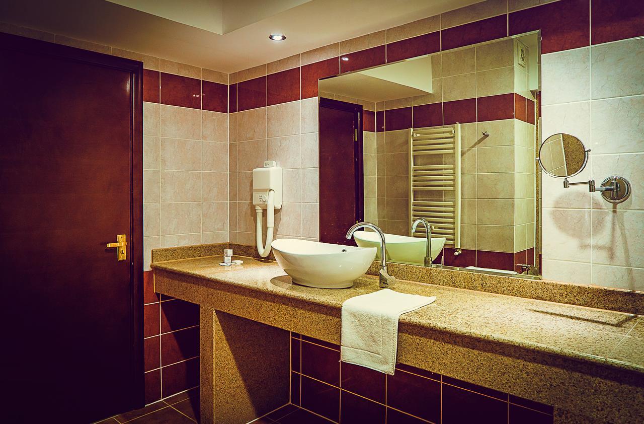 Hotel Perla สลานิก-มอลโดวา ภายนอก รูปภาพ